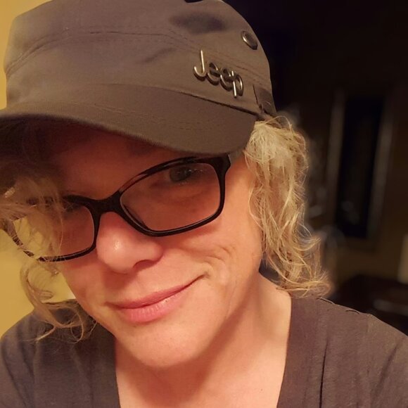 Meet your Posher, Cindy - Picture 3 of 3